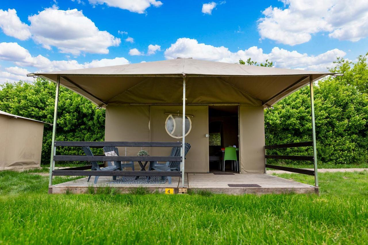 Boerderij Camping Nixhoeve Genderen Exterior foto
